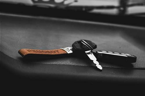 Comparison between traditional keys and laser cut keys